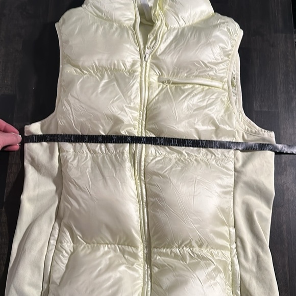 Fabletics Pale Yellow Green Full Zip Activewear Puffer Vest Size Large - Picture 5 of 6